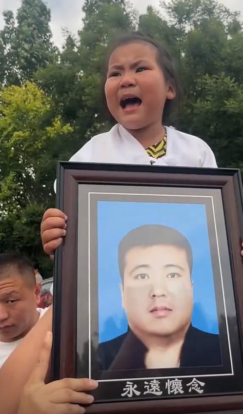 摸照片痛哭妻子崩溃晕厥车祸原因曝光pg电