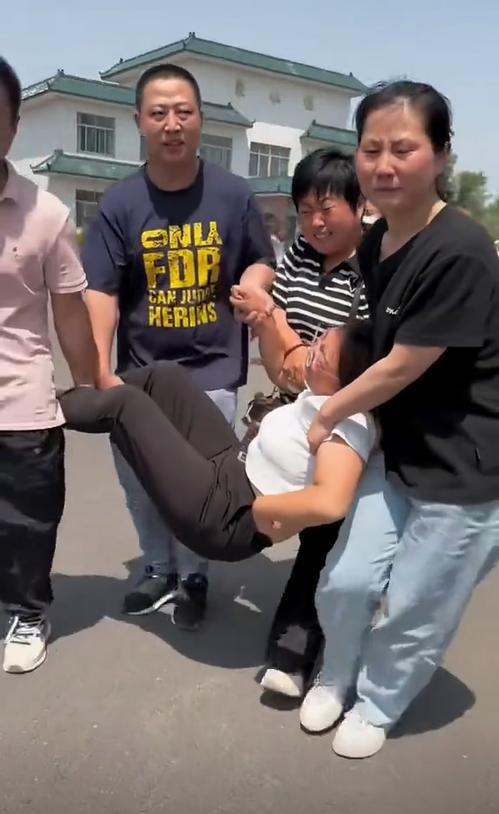 摸照片痛哭妻子崩溃晕厥车祸原因曝光pg电子平台34岁卡车司机去世父母(图10)